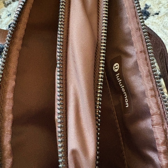 Lululemon Java Crossbody Camera Bag 2L - Picture 2 of 2